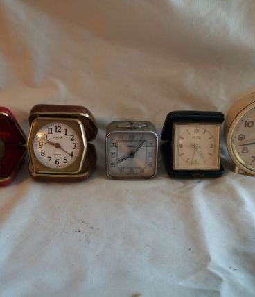 lot de vieux reveils à réviser pour collectionneurs 