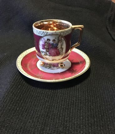 Tasse à café  Porcelaine  Motif Fragonard 