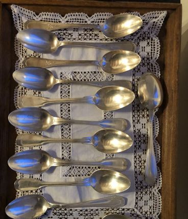 12 cuillères à soupe en métal argenté 