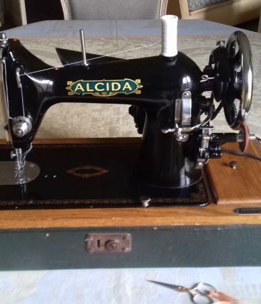 machine à coudre années 50 en état de marche