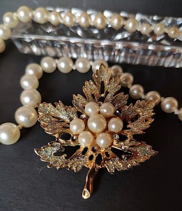 Bijoux Vintage superbe broche &amp; collier de perles