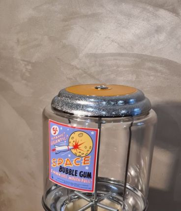 Distributeur chewing gum et bonbon en acier. Style vintage, 