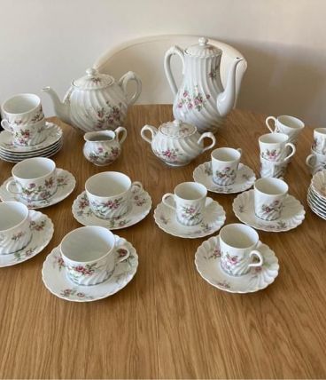 Porcelaine service the cafe