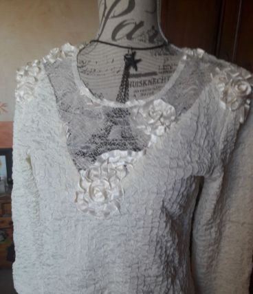 Petit haut "fêtes" en dentelle