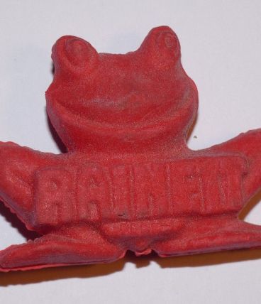 figurine publicitaire Rainett annnées 60 rouge