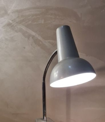 petite lampe de table 1950  bon fonctionnement ,35x30 legere