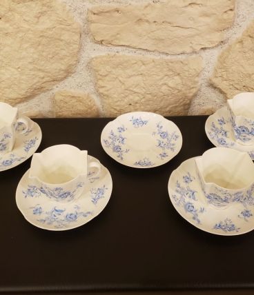 5 tasses + 4 sous tasses fleurs bleues