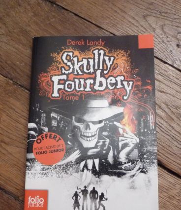 Skully Fourbery- Tome 1- Derek Landy- Gallimard Jeunesse 