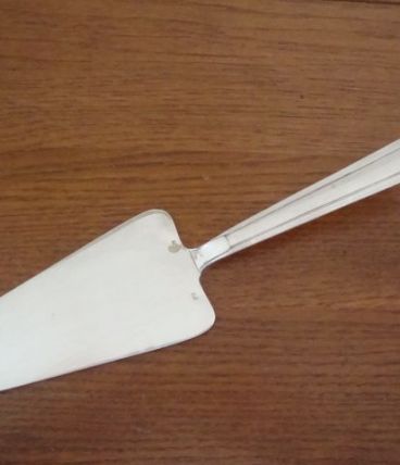 Pelle à tarte art déco en métal argenté (2 poinçons)