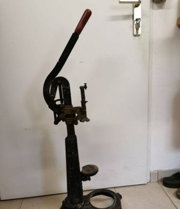 Embouche bouteilles fonte et cuivre