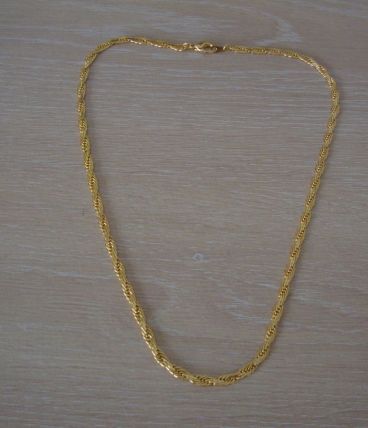 Collier torsadé en métal doré