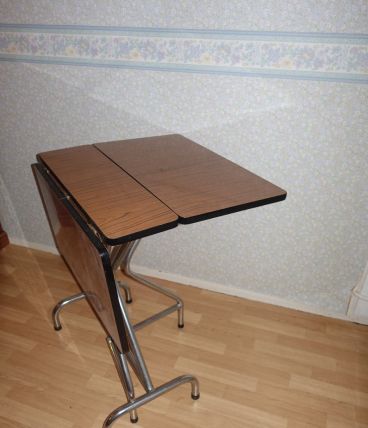 Table VINTAGE pliante en formica marron