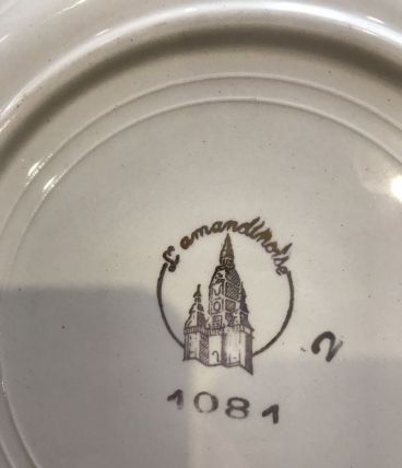 Service assiettes porcelaine amandinoise 