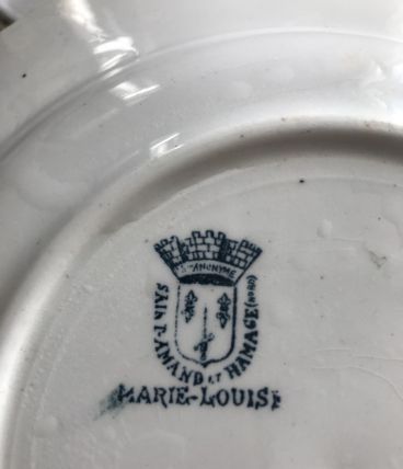 Neuf assiettes creuses Marie Louise 