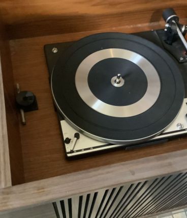 Meuble hifi vintage grunding des années 1970.