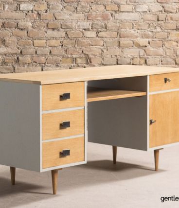 Bureau de ministre disposant de 4 tiroirs et d'un caisson, e