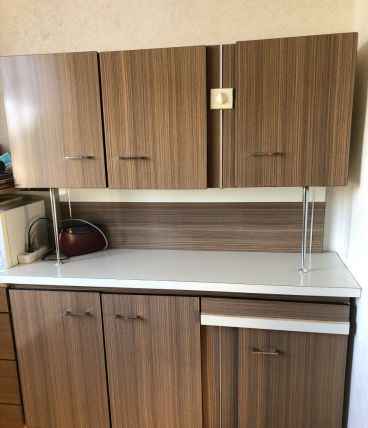 Buffet de cuisine en formica, sa table, ses chaises