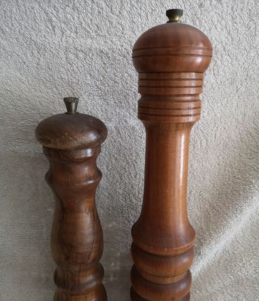 lot 2  moulins à poivre en bois tourné d'OCCASION 