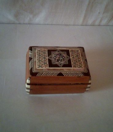 Boite en bois vernis