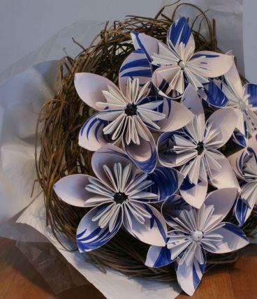 bouquet de mariée fleurs artificielles en origami bleu et bl