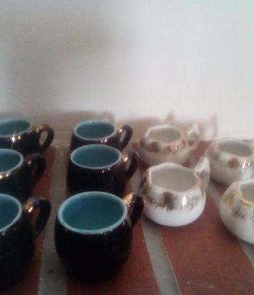 10 verres à liqueur porcelaine