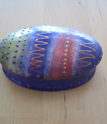 Petite boite a pilules en porcelaine 