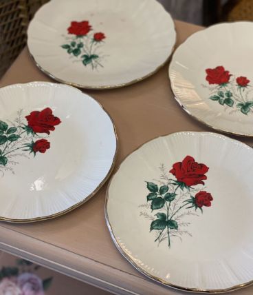 4 assiettes à dessert rose rouge