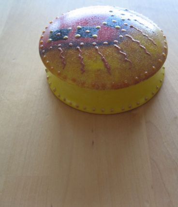 Boite petite ronde en porcelaine peinte main boite a pilules