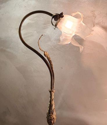 grande lampe rocaille bronze et laiton  art nouveau tulipe f