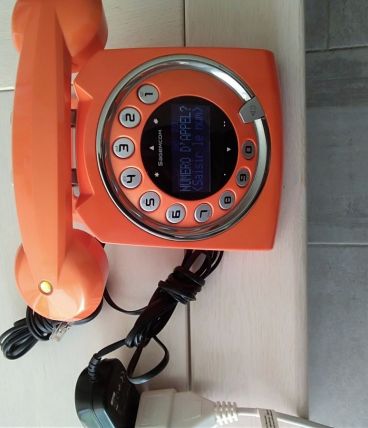 Téléphone vintage des années 2000 