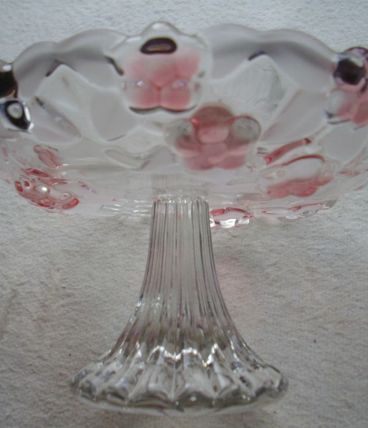coupe carmen walther - glas . rose footed dish. jamais servi