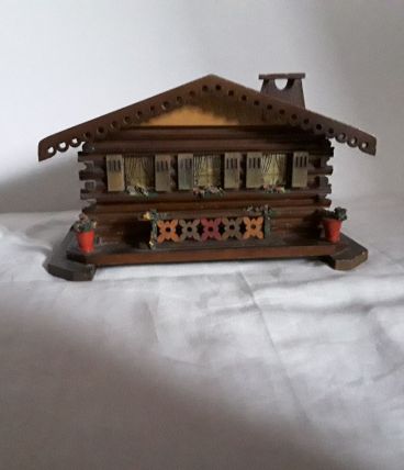 Chalet souvenir ancien boîte à musique 