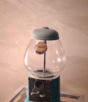 Distributeur de bonbon, chewing gum, cacahuète verre et meta