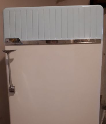 Frigidaire Vintage Bar