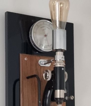 Applique style indus de créateur. Bois et laque.