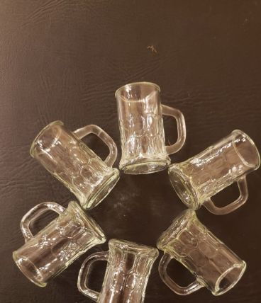 6 verres  à liqueur verre pressé moulé forme choppe
