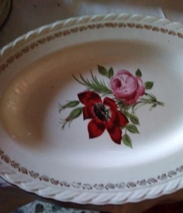 service vaisselle porcelaine numéroté  68 pièces 