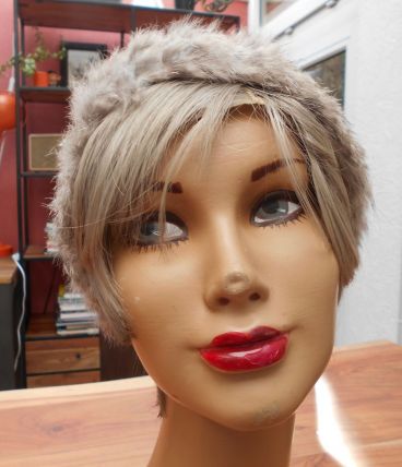 BONNET FAUSSE FOURRURE GRIS T 54-55 CM NEUF 