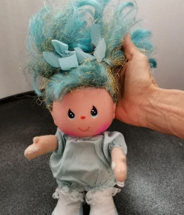 Ancienne Poupée de chiffon au cheveu bleu et dore 