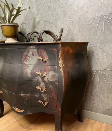 Stylish Interior - Commode