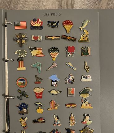 Malette de 65 PIN'S 
