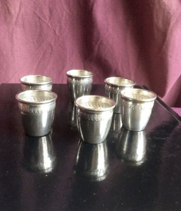 6 gobelets à liqueur