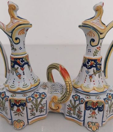 Huilier vinaigrier en faience signé JULES VERLINGUE. 
