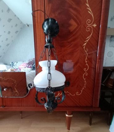 Suspension bois fer forge globe en opaline