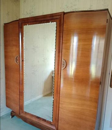 ARMOIRE EN MOIS MASSIF VINTAGE ANNEE1950 