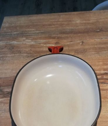 Le creuset plat fonte émaillé 