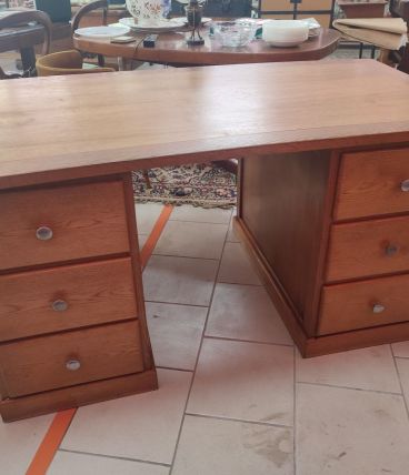 Grand bureau d'administration 