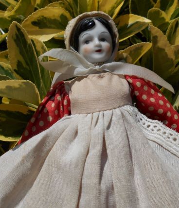 POUPEE PORCELAINE PROVENCALE TBE 19 CM 