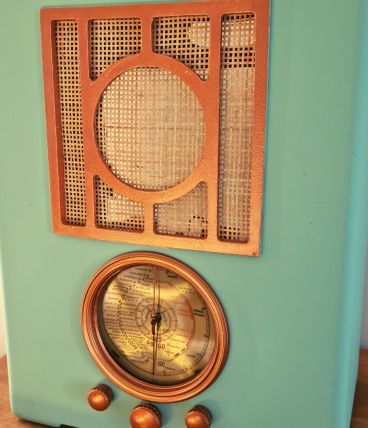 Radio vintage upcyclée en lampe d'ambiance
