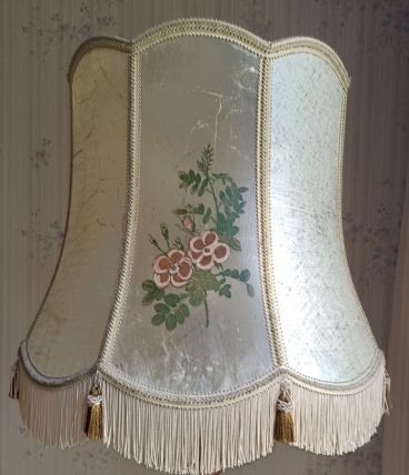 ABAT-JOUR EN VESSIE DE PORC AVEC FLEURS PEINTES A LA MAIN